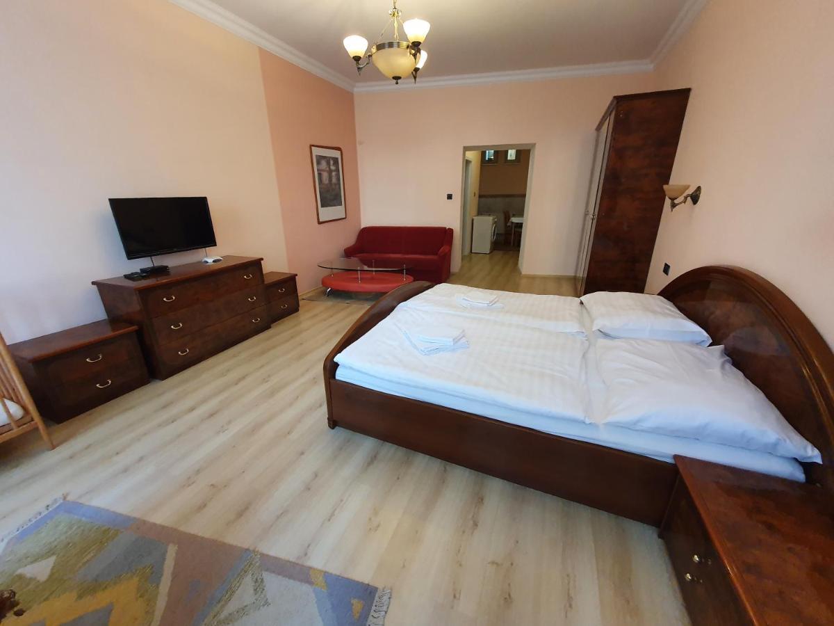 Evergreen Apartments Hotel Karlovy Vary Ngoại thất bức ảnh