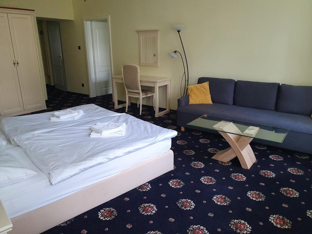 Evergreen Apartments Hotel Karlovy Vary Ngoại thất bức ảnh