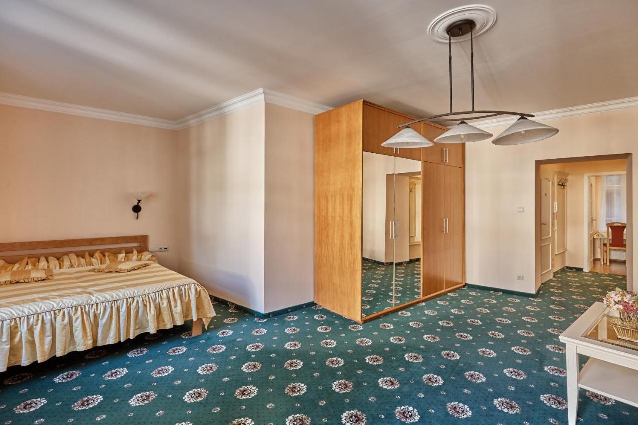 Evergreen Apartments Hotel Karlovy Vary Ngoại thất bức ảnh